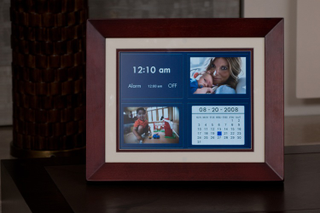 Illustration for article titled HP Portable Digital Picture Frame Lets You Take Your Pics on the Go